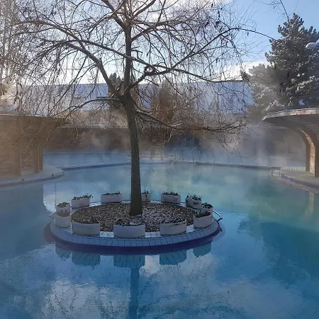아파트 Thermal Apartmanhaz *