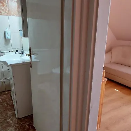 아파트 Thermal Apartmanhaz *