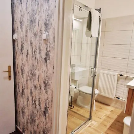 아파트 Thermal Apartmanhaz *